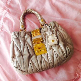 ミュウミュウ(miumiu)のさゆ様専用♡miumiu♡マトラッセ(ハンドバッグ)