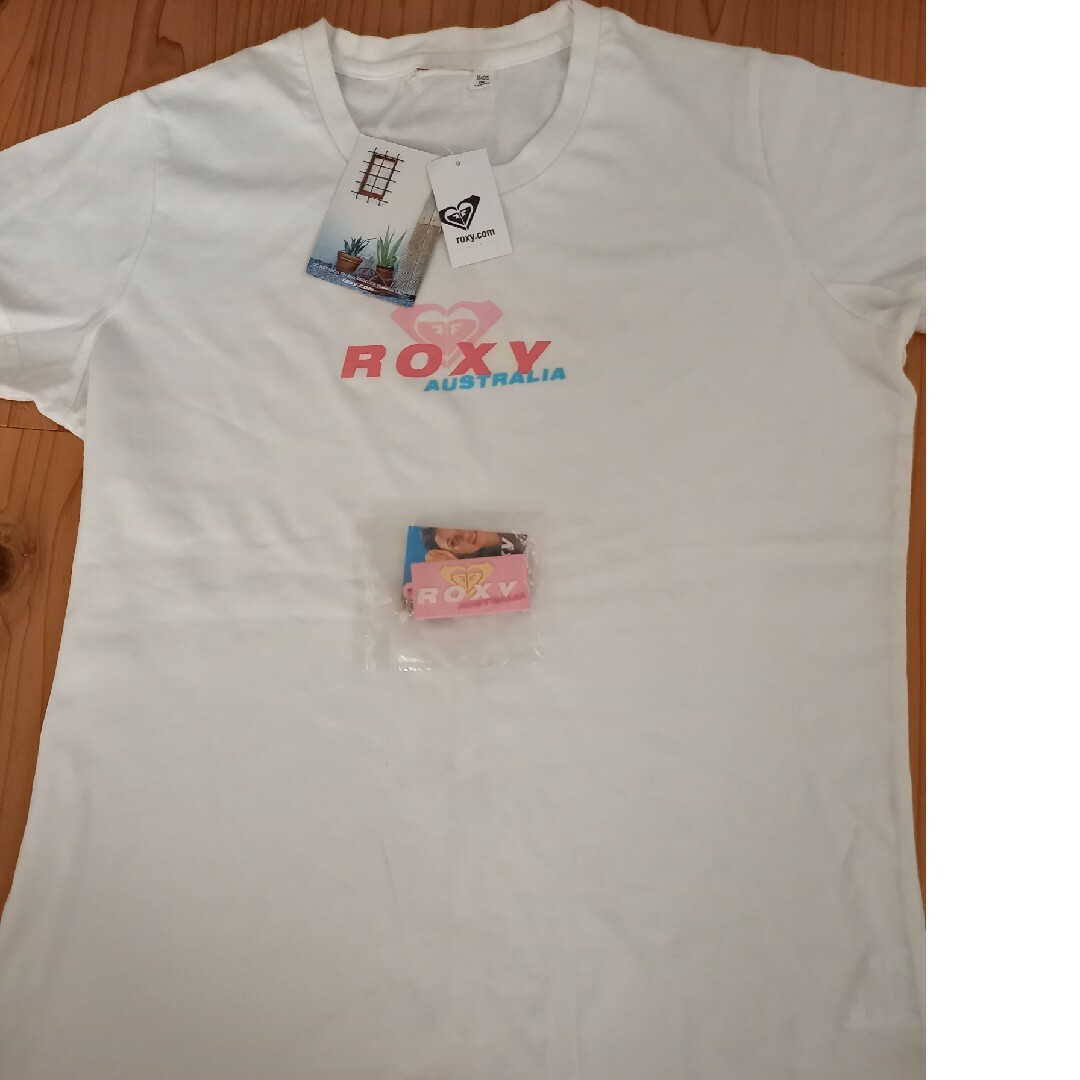 Roxy(ロキシー)の新品未使用タグ付roxy　オーストラリア　白ロゴTシャツ　キーホルダーセット レディースのトップス(Tシャツ(半袖/袖なし))の商品写真