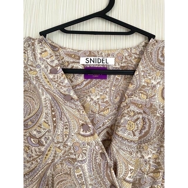 SNIDEL(スナイデル)の★お値下げ★SNIDEL  ワンピース リバティ ベージュ イエロー ペイズリー レディースのワンピース(ロングワンピース/マキシワンピース)の商品写真