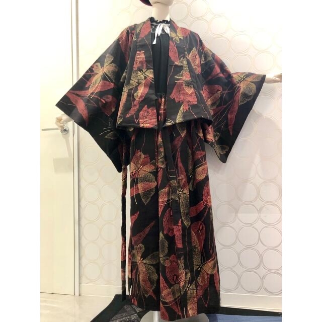 浴衣リメイク 黒 赤 花 蝶 ショート丈羽織 ロングスカート - ロング ... 浴衣リメイク 蝶 ショート丈羽織 ロングスカート