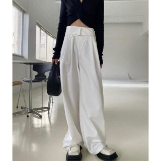 クラネ(CLANE)の✨️新品✨️ chuclla ワイドウエスト ルーズスラックスパンツ ホワイト(その他)