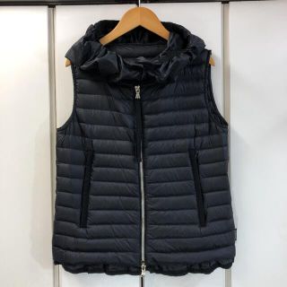 モンクレール(MONCLER)の美品 MONCLER EBLE フーデットフリルダウンベスト(0)(ダウンベスト)