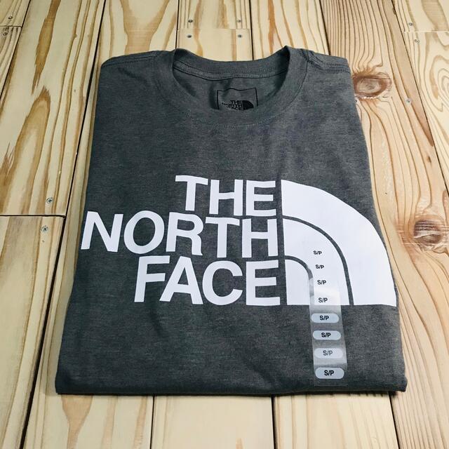 THE NORTH FACE(ザノースフェイス)の再値下げ、未使用THE NORTH FACE ロゴ T、グレー、JPN/M-L メンズのトップス(Tシャツ/カットソー(半袖/袖なし))の商品写真