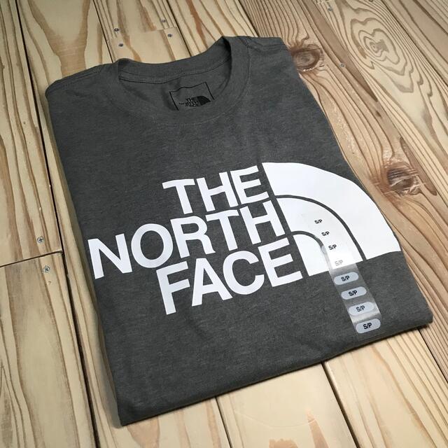 THE NORTH FACE(ザノースフェイス)の再値下げ、未使用THE NORTH FACE ロゴ T、グレー、JPN/M-L メンズのトップス(Tシャツ/カットソー(半袖/袖なし))の商品写真