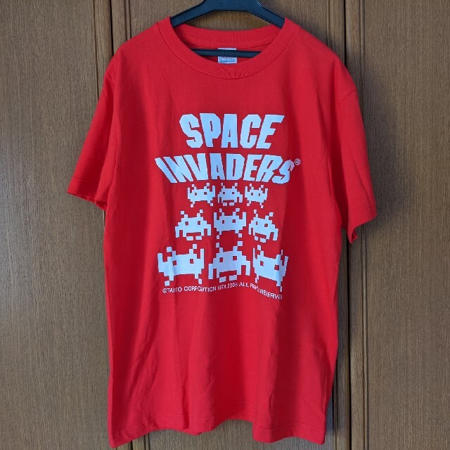 スペースインベーダー　半袖Tシャツ タイトー　赤色　Mサイズ　コピーライト　美品