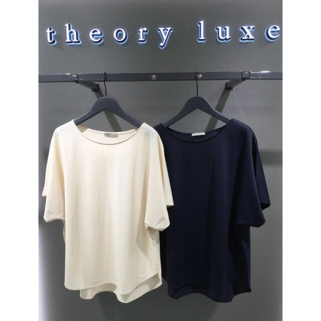 Theory luxe(セオリーリュクス)のtheory luxe ブラウス　ライトベージュ　38 （M）サイズ レディースのトップス(カットソー(半袖/袖なし))の商品写真