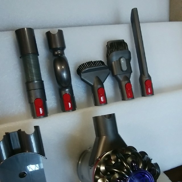 Dyson(ダイソン)のdyson v8 Fluffy SV10 + MH ショートパイプ スマホ/家電/カメラの生活家電(掃除機)の商品写真