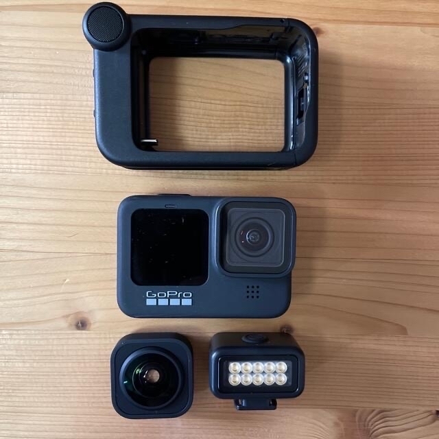 GoPro(ゴープロ)のGoPro HERO9 Black バッテリ3maxレンズメディアモジュラー　 スマホ/家電/カメラのカメラ(コンパクトデジタルカメラ)の商品写真