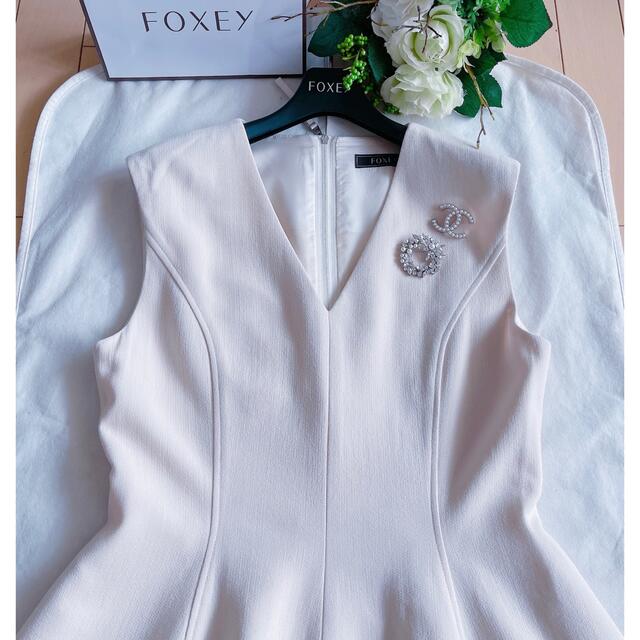 FOXEY(フォクシー)のFOXEY 2020年増産品　Ｖバロンワンピース　希少42 極美品　Rene レディースのワンピース(ひざ丈ワンピース)の商品写真