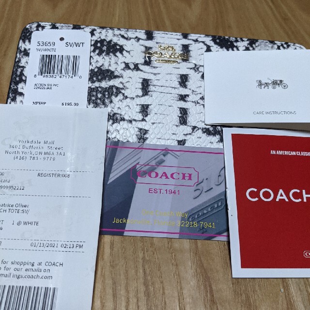COACH(コーチ)のCOACH  長財布　ラウンドファスナー　白と黒 レディースのファッション小物(財布)の商品写真