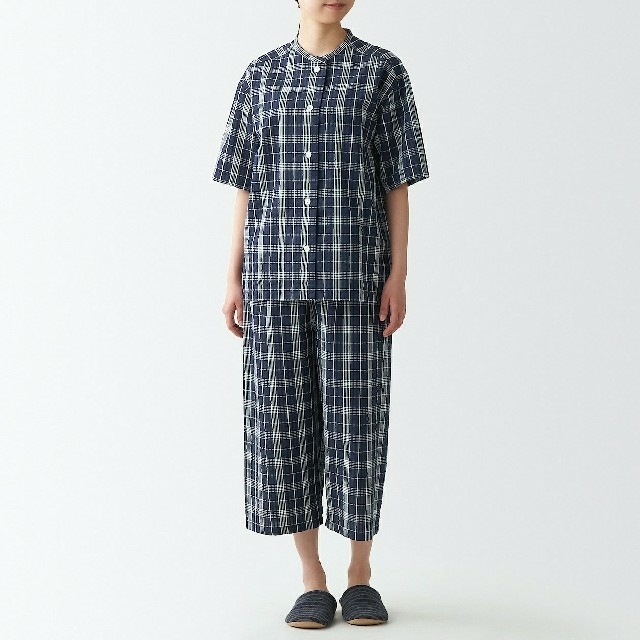 MUJI (無印良品)(ムジルシリョウヒン)の≪新品≫  無印良品 脇に縫い目のないサッカー織り半袖パジャマ／ネイビー柄／Ｌ レディースのルームウェア/パジャマ(パジャマ)の商品写真