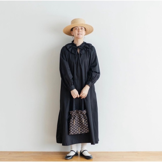 ROBE de PEAU ローブデポー RUFFLE COLLAR DRESS