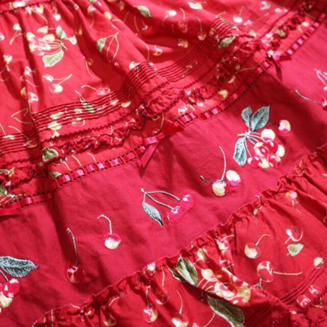 PINK HOUSE(ピンクハウス)の♡ピンクハウス♡チェリーズ♡新品・未使用　プリント＆刺繍入りスカート レディースのスカート(ロングスカート)の商品写真