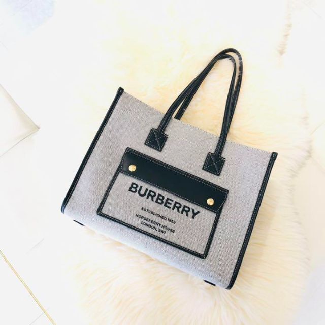 大人気定番】 BURBERRY バーバリー スモールツートン フレヤトートバッグ キャンバス グレーの通販 by Hetty's  shop｜バーバリーならラクマ