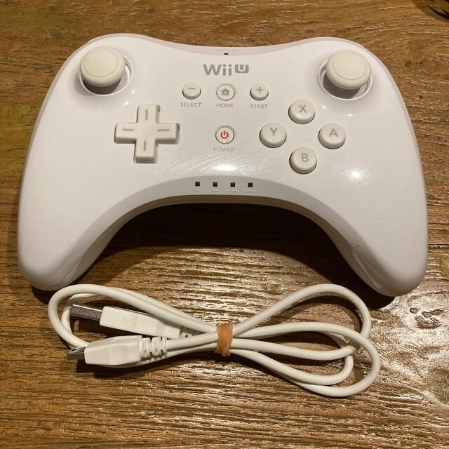 Wii U(ウィーユー)のWiiu 本体　コントローラセット エンタメ/ホビーのゲームソフト/ゲーム機本体(家庭用ゲーム機本体)の商品写真