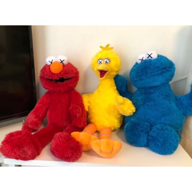 SESAME STREET(セサミストリート)のKaws セサミストリート　ぬいぐるみセット 新品タグ付き エンタメ/ホビーのおもちゃ/ぬいぐるみ(ぬいぐるみ)の商品写真