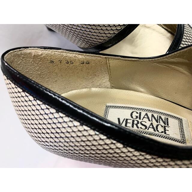 Gianni Versace(ジャンニヴェルサーチ)の22.5cmサンダル風パンプスGIANNI VERSACEエナメル8cmヒール レディースの靴/シューズ(ハイヒール/パンプス)の商品写真