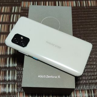 ゼンフォン(ZenFone)のZenfone8 8GB/128GB ホワイト 国内版SIMフリー 美品(スマートフォン本体)