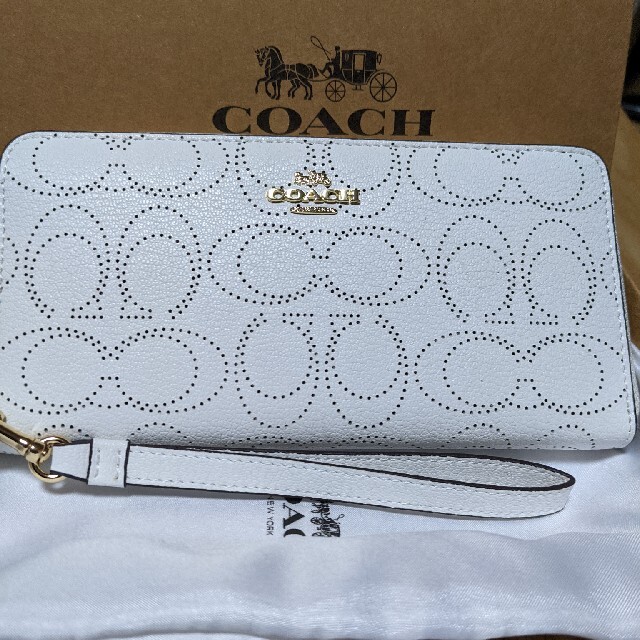 COACH  最新作長財布　シグネチャー　白