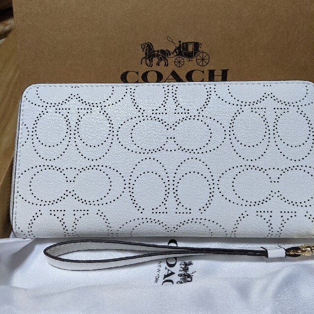 COACH  最新作長財布　シグネチャー　白