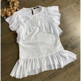 ゲス(GUESS)のゲス　guess レース　白　トップス　ロゴ入り(Tシャツ(半袖/袖なし))