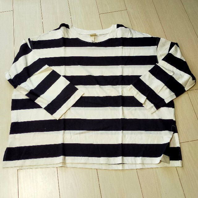 H&M(エイチアンドエム)の【Ｈ＆Ｍ】サイドスリット 太めボーダーTシャツ ゆったり目 XL レディースのトップス(Tシャツ(長袖/七分))の商品写真