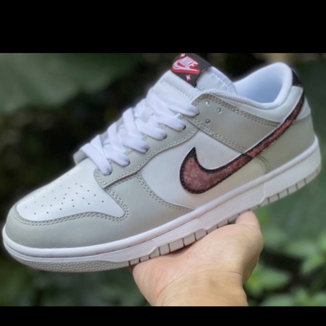 NIKE(ナイキ)のNIKE DUNK LOW RETRO SE 27.5cm メンズの靴/シューズ(スニーカー)の商品写真