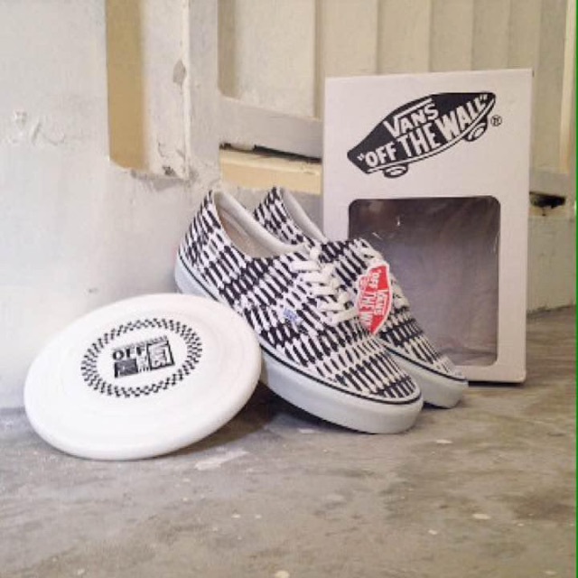新品 vans バンズ V95FLYING us8 限定 26cm ヴァンズ ...
