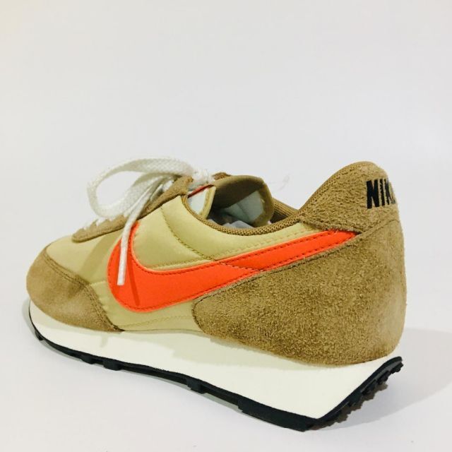 NIKE(ナイキ)の新品 ナイキデイブレイクSP DAYBREAK ゴールド 29cm Y-284 メンズの靴/シューズ(スニーカー)の商品写真