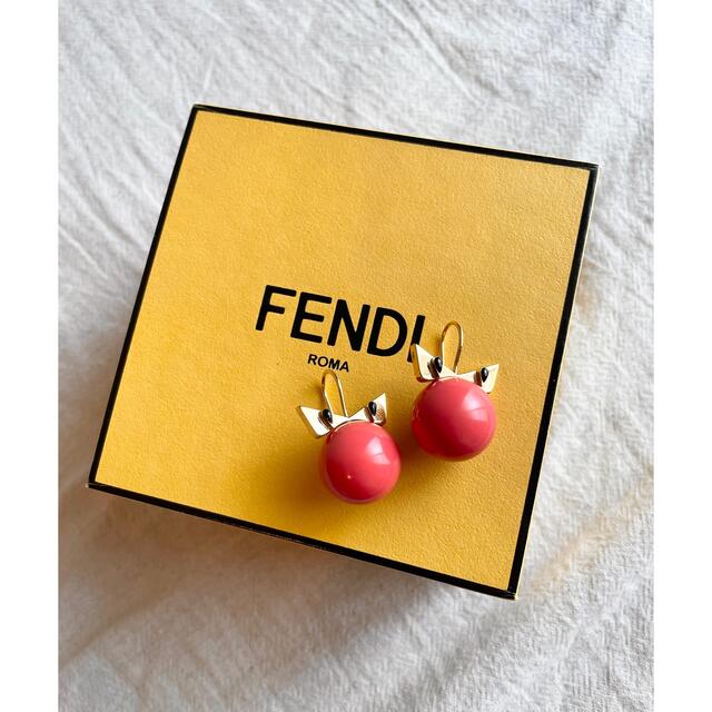 FENDI コーラルオレンジ モンスターピアス