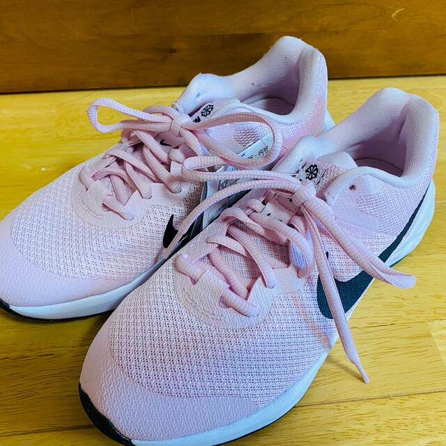 NIKE(ナイキ)のNIKE レボリューション6ネクストネイチャーGS スニーカー　22.5 22 キッズ/ベビー/マタニティのキッズ靴/シューズ(15cm~)(スニーカー)の商品写真