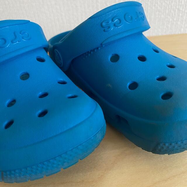 crocs(クロックス)のクロック　キッズ　ブルー キッズ/ベビー/マタニティのキッズ靴/シューズ(15cm~)(サンダル)の商品写真