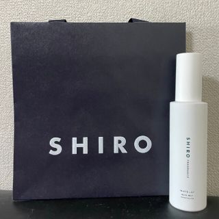 シロ(shiro)のshiroホワイトリリーボディミスト《新品未使用》《紙袋付》(ボディローション/ミルク)