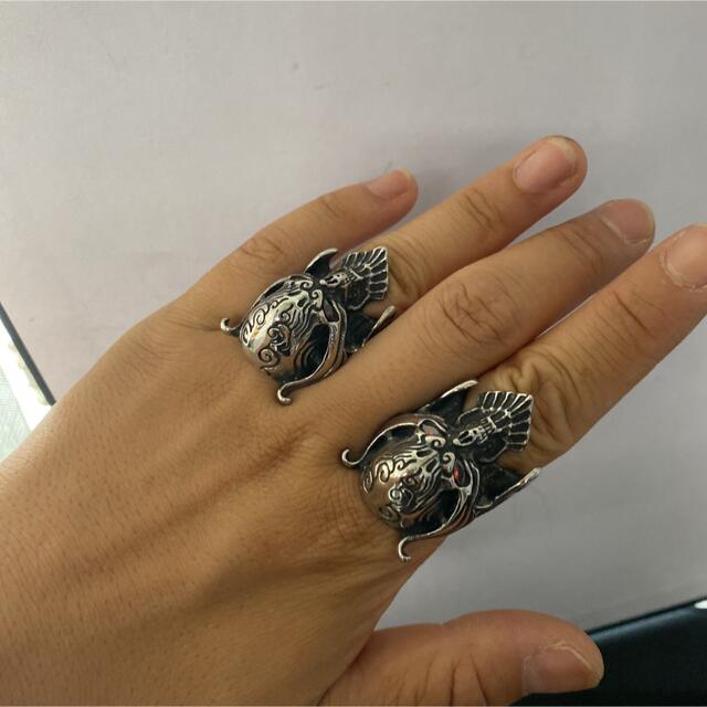 ステンレス素材 レッドアイ ガロ 指輪 シルバー リング メンズのアクセサリー(リング(指輪))の商品写真