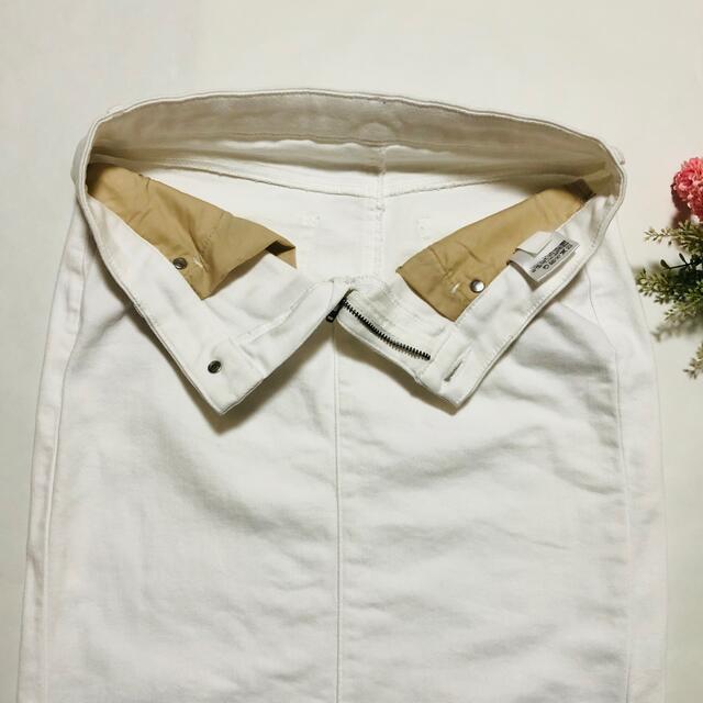 UNIQLO(ユニクロ)のユニクロ　デニムスカート　白　M シンプル　ひざ丈 レディースのスカート(ひざ丈スカート)の商品写真