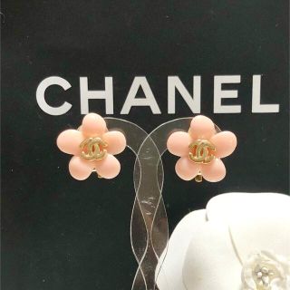 シャネル(CHANEL)のシャネル　イヤリング　ココマーク　フラワー　花　ピンク　ゴールド　金　ロゴ　☆(イヤリング)