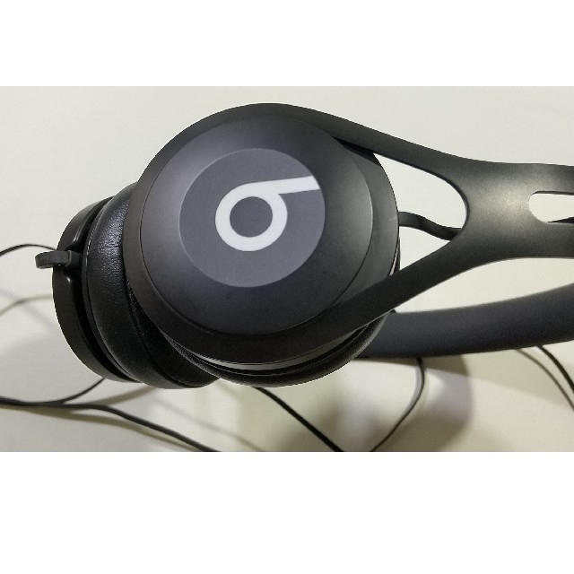 Apple(アップル)のApple Beats EP オンイヤーヘッドホン スマホ/家電/カメラのオーディオ機器(ヘッドフォン/イヤフォン)の商品写真