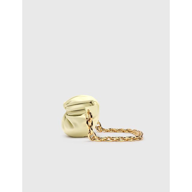 Bottega Veneta(ボッテガヴェネタ)のBOTTEGA VENETA BELT CHAIN POUCH レディースのバッグ(クラッチバッグ)の商品写真