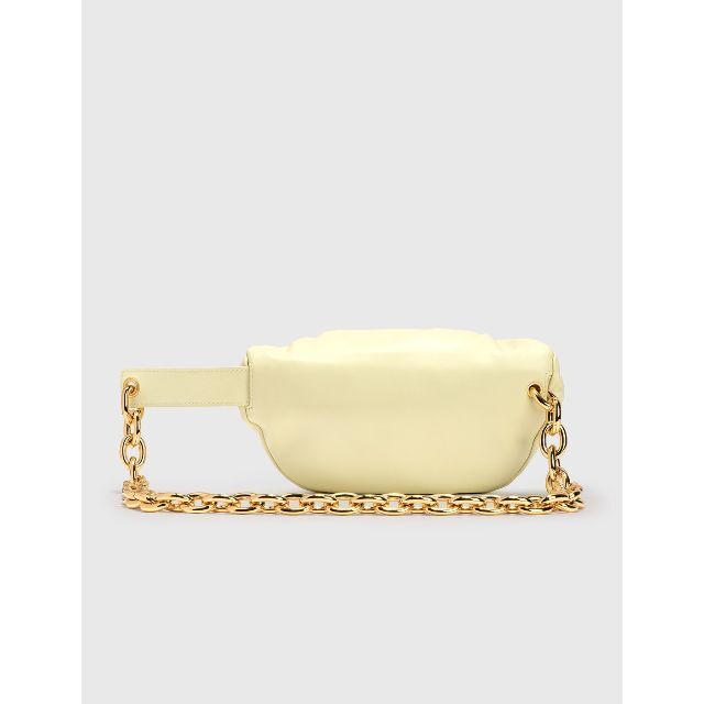 Bottega Veneta(ボッテガヴェネタ)のBOTTEGA VENETA BELT CHAIN POUCH レディースのバッグ(クラッチバッグ)の商品写真