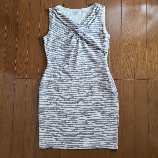 カルバンクライン(Calvin Klein)のカルバンクライン　グレー×ホワイト　ワンピース　13号　XL(ひざ丈ワンピース)