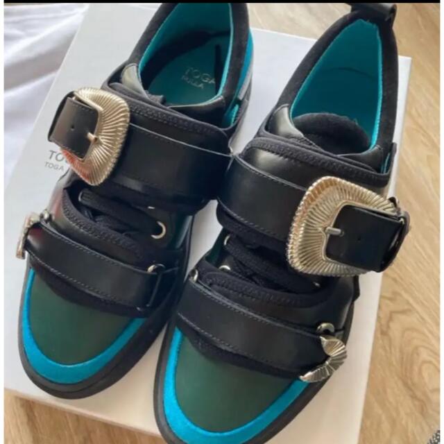 極美品✨TOGA PULLA メタルバッグストラップスニーカー ブラック 23