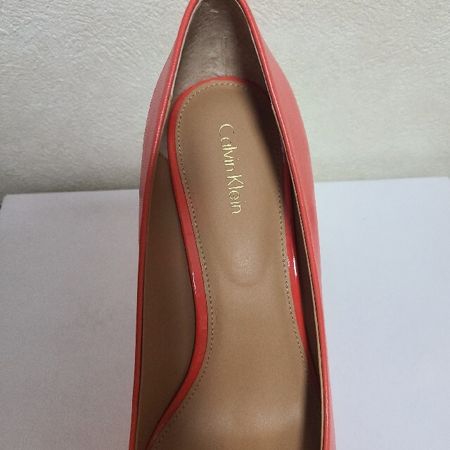 Calvin Klein(カルバンクライン)の新品　カルバンクライン　9cmヒール　ピンク　ヒール　パンプス　26cm レディースの靴/シューズ(ハイヒール/パンプス)の商品写真
