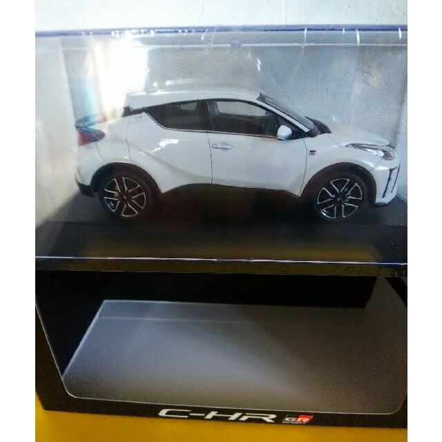 C-HR GR-SPORT ミニカー 070ホワイトパールクリスタルシャイン新品