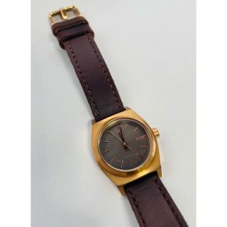 ニクソン(NIXON)の【電池新品の美品】NIXONのSMALL TIME TELLER レザーベルト③(腕時計)