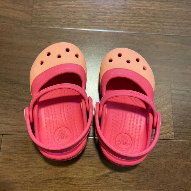 crocs(クロックス)のクロックス キッズ/ベビー/マタニティのベビー靴/シューズ(~14cm)(サンダル)の商品写真