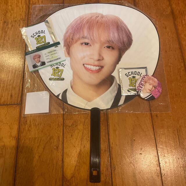NCT127 ヘチャン ペンミ うちわ トレカ 缶バッチ セット