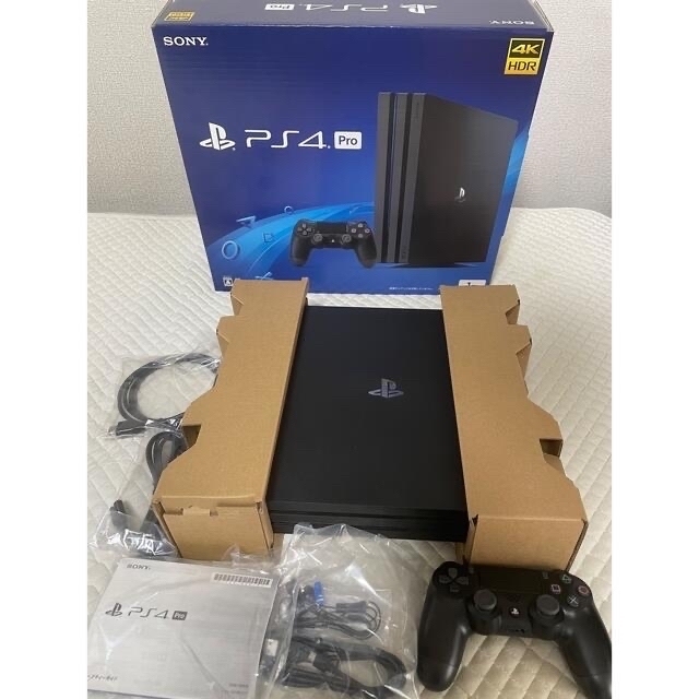 PlayStation4(プレイステーション4)のPS4 Pro 本体 CUH-7200BB01 + 社外コントローラー エンタメ/ホビーのゲームソフト/ゲーム機本体(家庭用ゲーム機本体)の商品写真