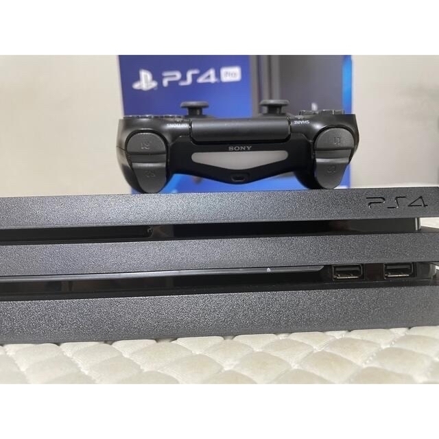 PlayStation4(プレイステーション4)のPS4 Pro 本体 CUH-7200BB01 + 社外コントローラー エンタメ/ホビーのゲームソフト/ゲーム機本体(家庭用ゲーム機本体)の商品写真