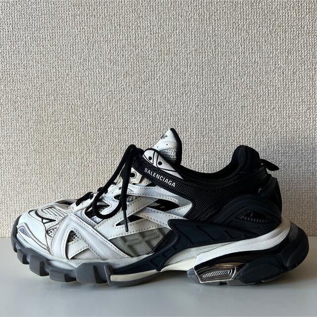 Ba - BALENCIAGA T2 42の通販 by なんだかなぁ。 バレンシアガなら ...