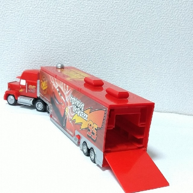 Takara Tomy(タカラトミー)のトミカ カーズ マックトレーラー【中古品】 エンタメ/ホビーのおもちゃ/ぬいぐるみ(ミニカー)の商品写真